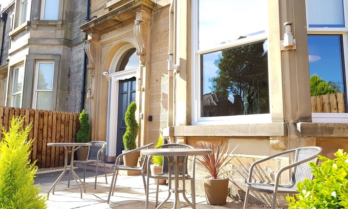 Newington House | 18 Craigmillar Park Guest House