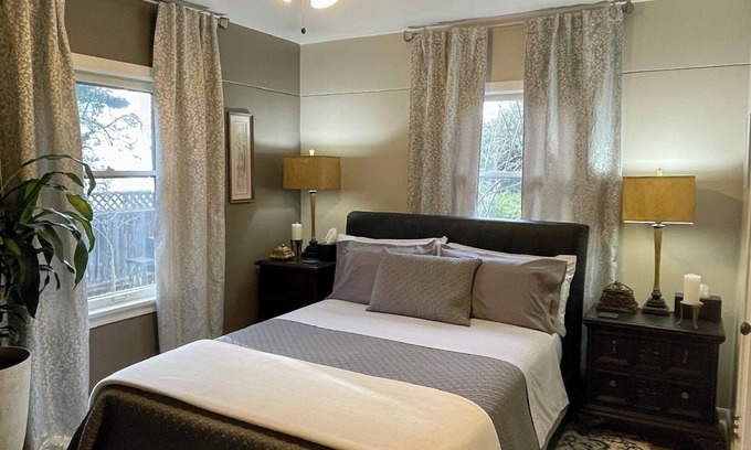 Port Angeles House | 1890 Luxury Townhouse Two Blocks From Ferry