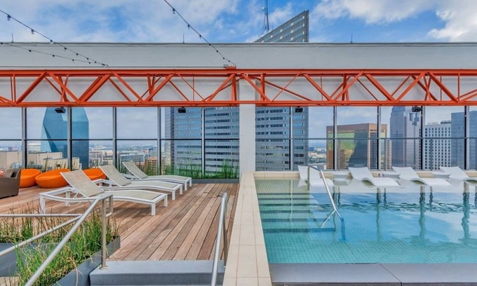 Downtown Dallas Apartment | 18th FL Stylish CozySuites w/roof pool, gym #1