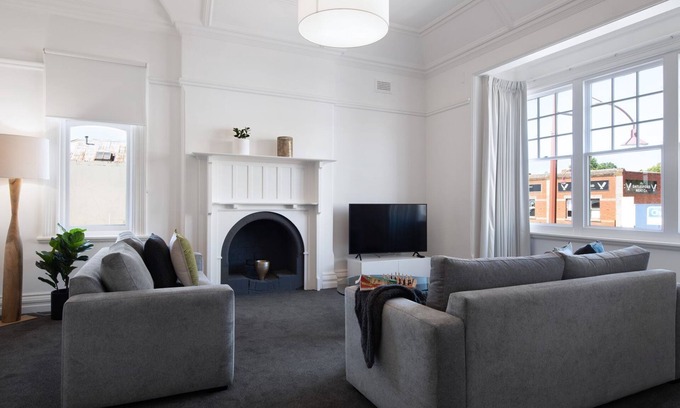 Daylesford Apartment | 1913 on Vincent Soaring ceilings and stunning Views