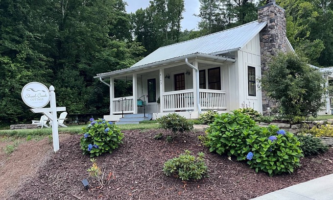 Hendersonville Cottage | 1920's Farmhouse near Dupont State Recreational Forest