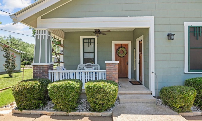 Fredericksburg House | 1929 Craftsman Charmer - Private Hot Tub - Close to Downtown