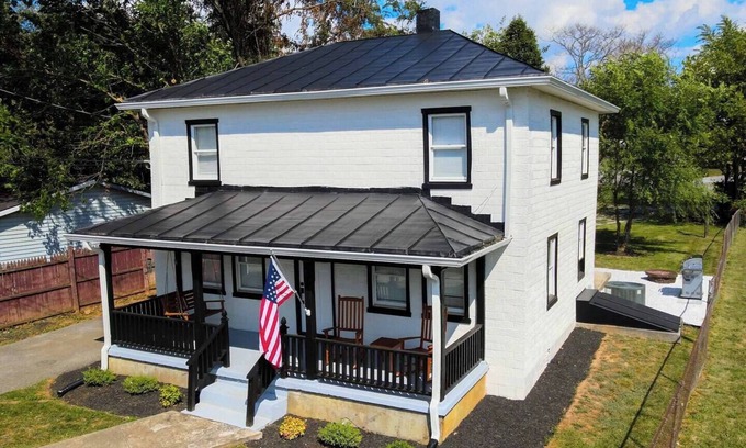 Ranson House | 1939 4BR Rustic Escape by Casino, 1939 4BR Rustic Escape by Casino