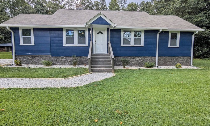 Lithonia House | 1940s Ranch : 2023 Modern Suburban Living : 25 min to DWTN ATL : Family Friendly