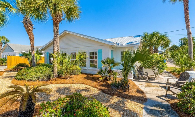 Laguna Beach Estates House | $1990/month or $97/Night Now thru November 22~ Laguna Beach! Directly Across Street-30' to Perfect Beach Access #83