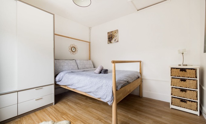 Grove Green Apartment | 1BD Apartment near Olympic Park, East London - Baby & Pet-Friendly