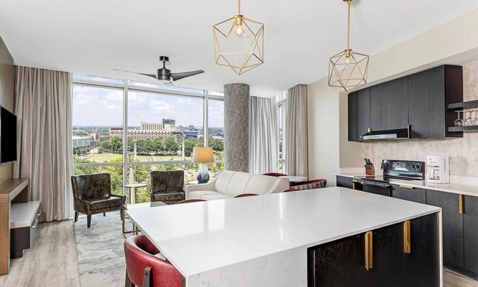 Downtown Atlanta Resort | 1BD/Atlanta - Downtown w/Rooftop Pool and Pool Bar!