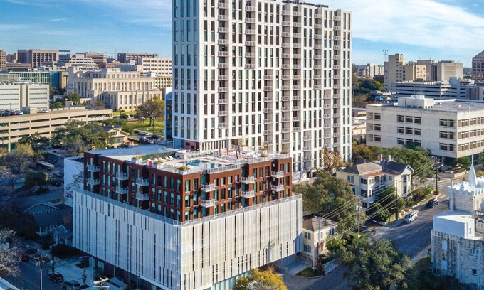West End Resort | 1BD/Austin - Rooftop Pool & Firepit, BBQ!