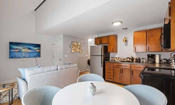 South Perry District House | 1bdrm townhouse in Perry District