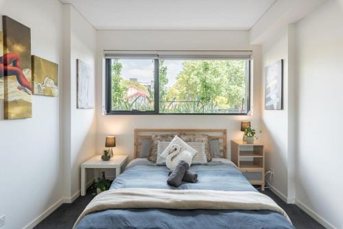 Homebush Apartment | 1Bedroom and Study Apt in Homebush Sleeps 5