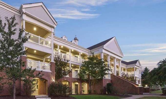 Williamsburg Condo | 1br DX Condo nestled in Historic Williamsburg!