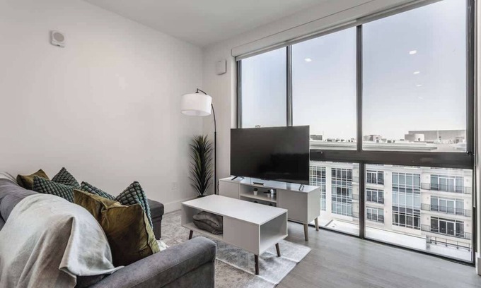 Mile Square Apartment | 1BR LUX DT Haven - Free Parking/Gym/Rooftop Pool
