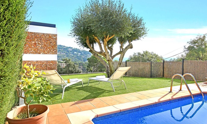 Llafranc Villa | 1ESQ 01 - 6 Bedrooms house with garden and private pool located in Llafranc 800m from the beach