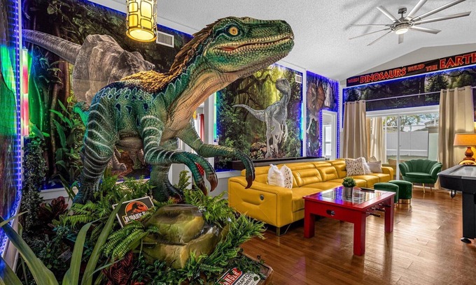 Clear Creek House | 1st Animatronic Dinosaur Villa