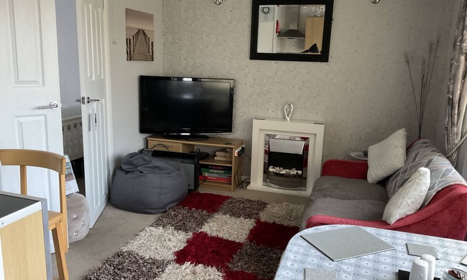 Berrow House | 1st Floor Hillview 2 bedroomed central location
