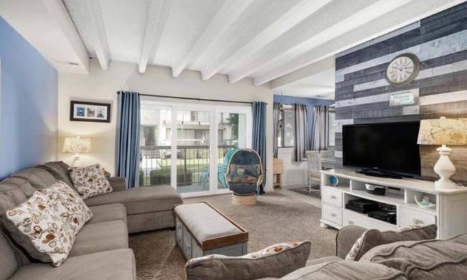Caine Woods Condo | 1st floor North OC 2br, 2 ba condo w/pool, tennis, wifi and plenty of parking