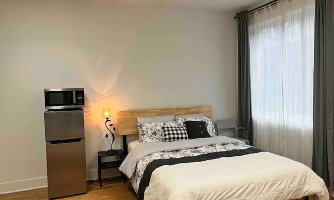 West Philadelphia Apartment | 1st floor studio with backyard