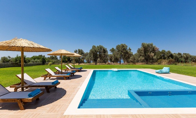 Kapsaliana Villa | 2,500sqm of Privacy w/Lush Gardens & Pool Retreat