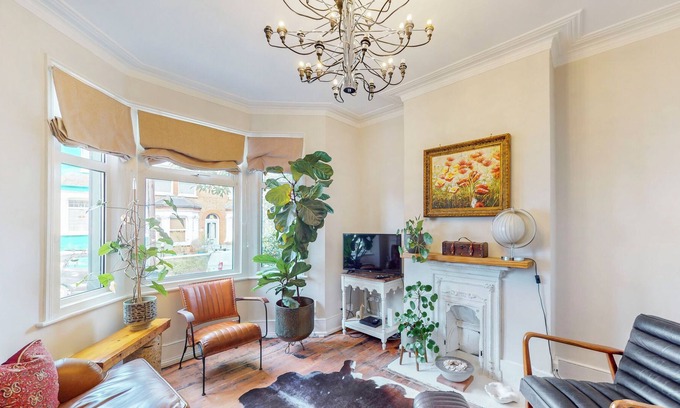 Plumstead Apartment | 2 BD terrace house with a garden in Plumstead