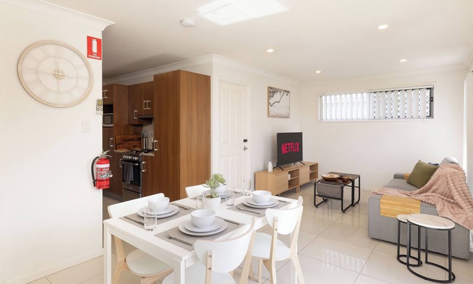 Rocklea Apartment | 2 Bdr Apt! Spotless! Garage Parking! 316D2