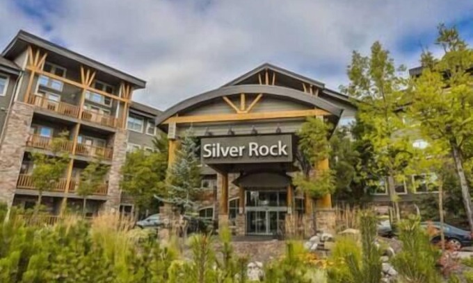 East Kootenay Condo | 2 BDR Plus Loft - Sauna & Gym - Mountain Views
