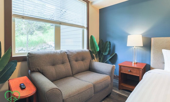 East Kootenay Apartment | 2 BDRM Condo - Superb Facilities - Great Location