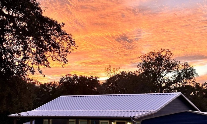 Caldwell Cabin | 2 bed, 2 bath cabin located in the country just west of College Station.
