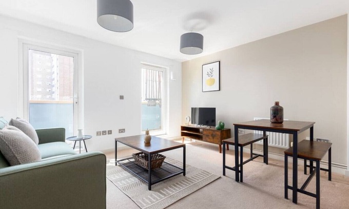 Homerton Apartment | 2 Bed Flat with Balcony in Hackney