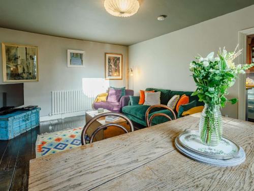 Trowbridge House | 2 Bed in Bath 90431