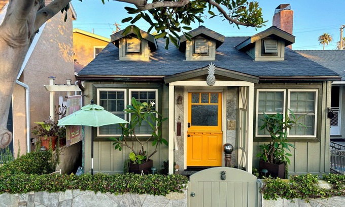 Old Towne House | 🍍2 Bed “PINEAPPLE BUNGALOW” 🌀Steps to Ocean & Main St.🌀 Relax @ the Ocean 🌊🏖️
