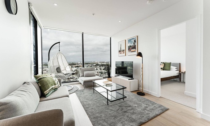 Docklands Apartment | 2-Bed with Harbour Views & Outstanding Amenities