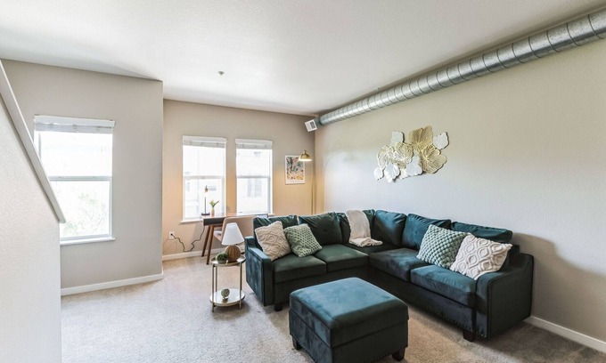 Wonderland Lake Apartment | 2 bedroom 2.5 Bath Apt w Gym, Garage, King Bed 207