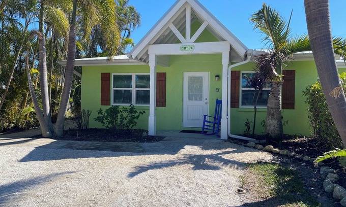 Holmes Beach House | 2 Bedroom/2 Bath Ground Level With a Heated Pool