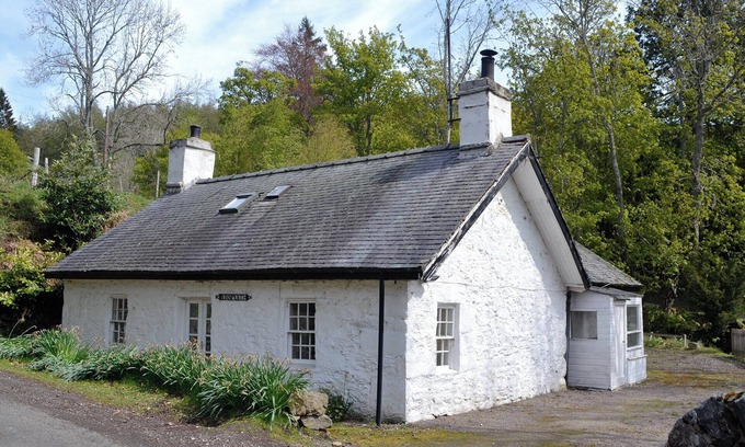 Kirriemuir Cottage | 2 bedroom accommodation in Glenprosen, By Kirriemuir