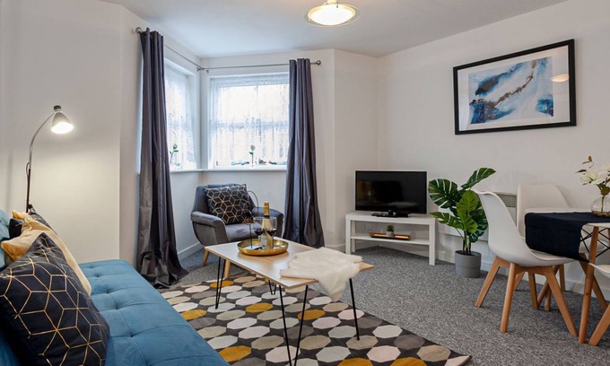 Coventry Cottage | 2 bedroom accommodation in Coventry