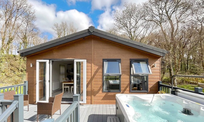 Saltash Cabin | 2 bedroom accommodation in Notter Bridge, Saltash