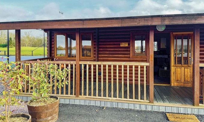 Sawley Ski Chalet | 2 bedroom accommodation in Market Bosworth, near Nuneaton