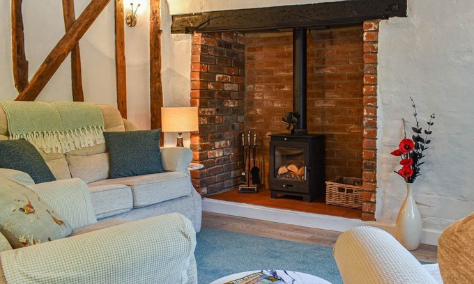 Occold Cottage | 2 bedroom accommodation in Occold, near Eye