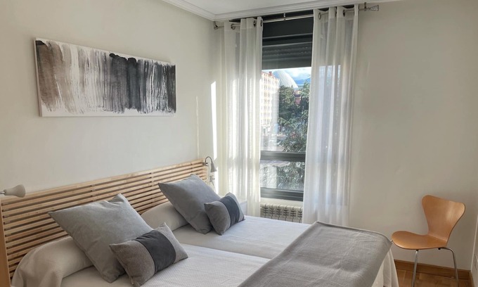 Las Campas y San Claudio Apartment | 2 bedroom apartment. and free parking in La Losa