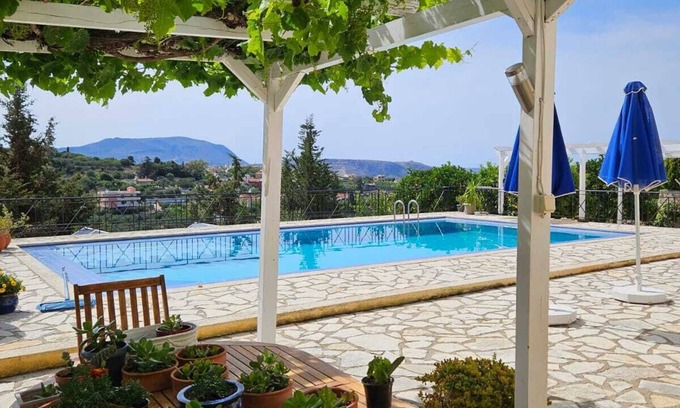 Douliana House | 2-bedroom apartment with large private pool in Tsivaras. Close to the beach.