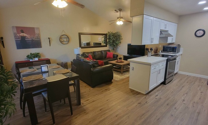 Apache Junction Condo | 2 Bedroom Condo-Mountain Views-Heated Pool