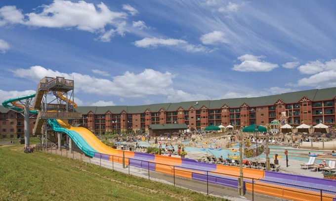 Lake Delton Condo | 2 Bedroom Deluxe at Wisconsin Dells, Glacier Canyon Lodge! Waterpark Incuded!