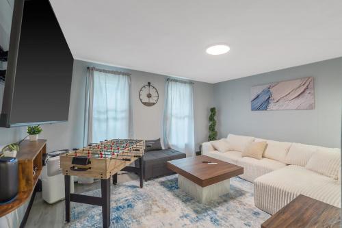 Westside Apartment | 2-Bedroom Emerson Stay, Near Zoo, Museums and Downtown