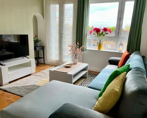 Riverside Apartment | 2 Bedroom Flat Bermondsey Tower Bridge