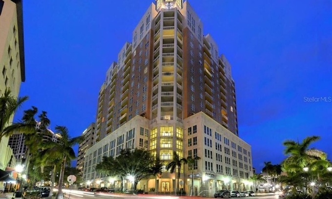 Central Sarasota Condo | 2 Bedroom luxury highrise apartment downtown Sarasota with view of Gulf