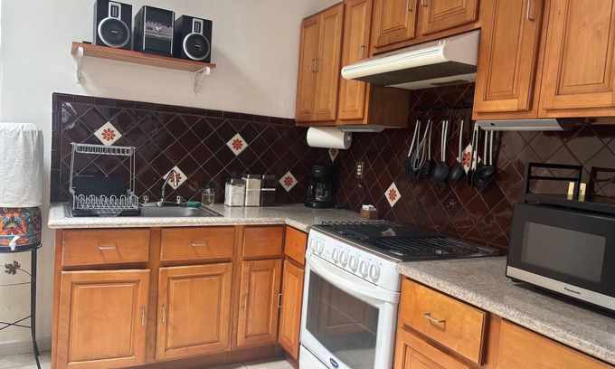 Guadalajara House | 2-bedroom Villa in lovely San Pedro Tlaquepaque with WiFi, AC