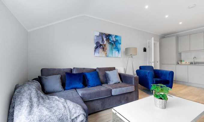 High Wycombe Apartment | 2 Bedroom Penthouse with parking High Wycombe Apt.04