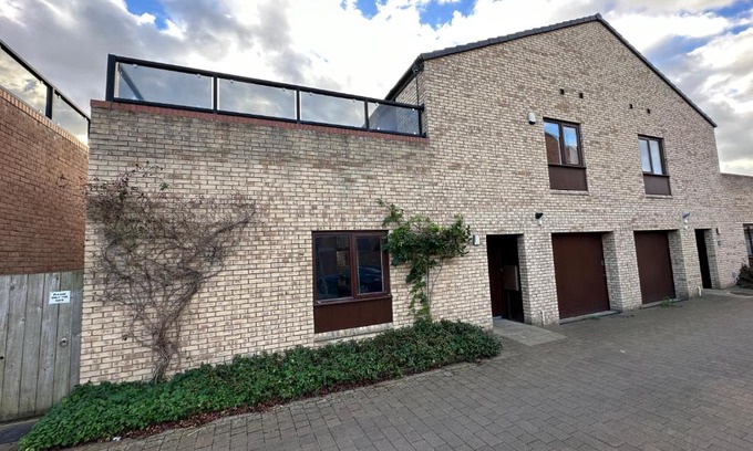 Stockton-on-Tees House | 2 Bedroom Riverside Property with Roof Terrace