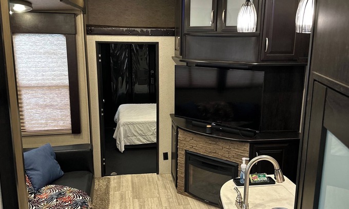 Seminole House | 2 bedroom RV in the city of Seminole with AC, WiFi. Enjoy a cozy stay