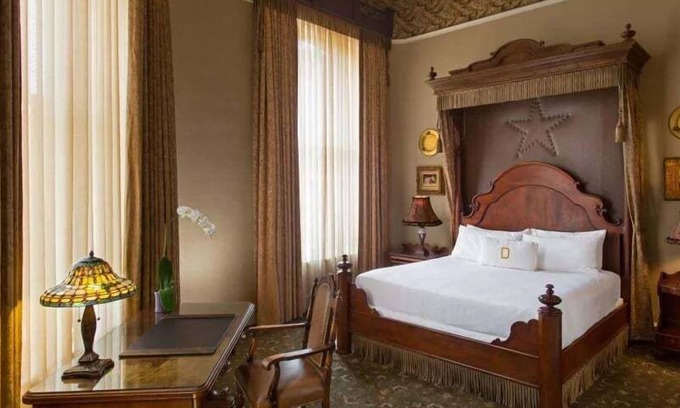 Downtown Austin Hotel | 2-Bedroom Suite at a 4.5⭐️ Hotel